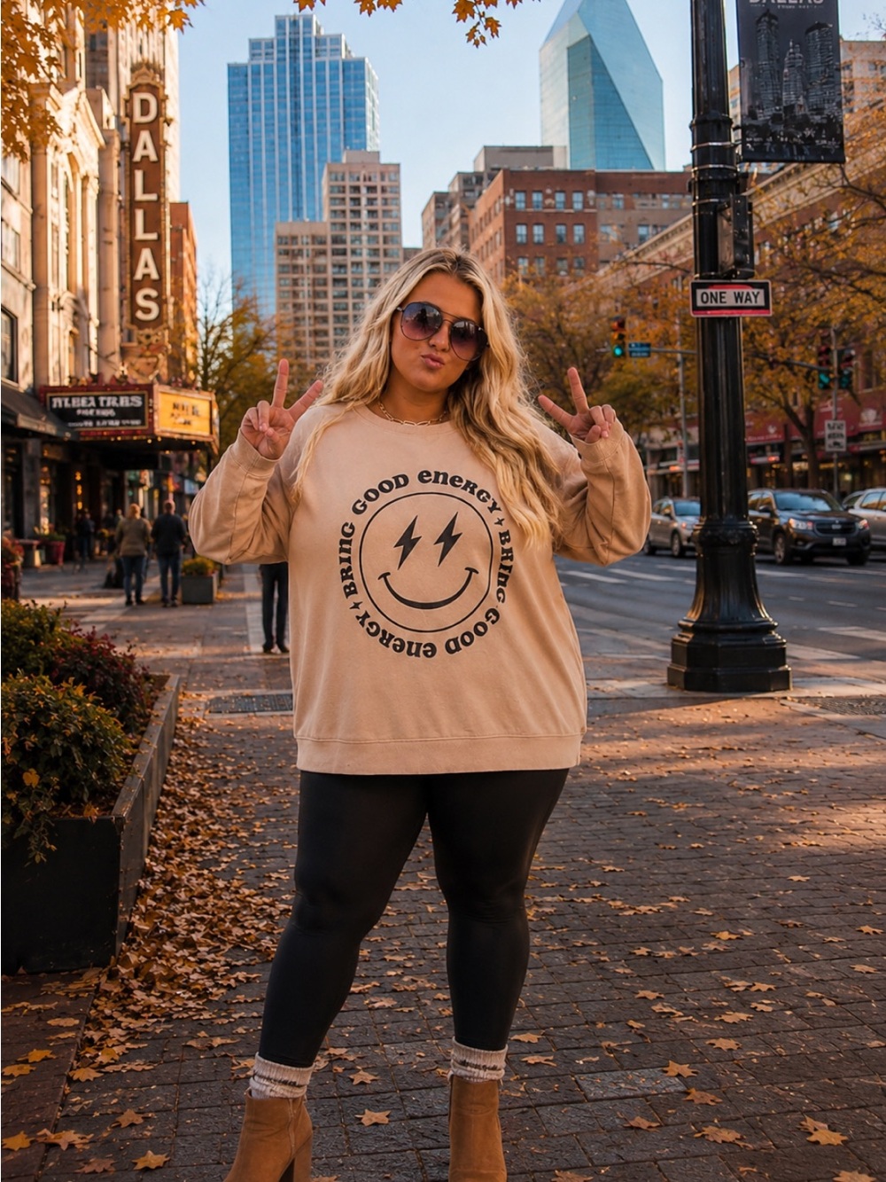 BRING GOOD ENERGY NATURAL SMILEY FACE GRAPHIC SWEATSHIRT